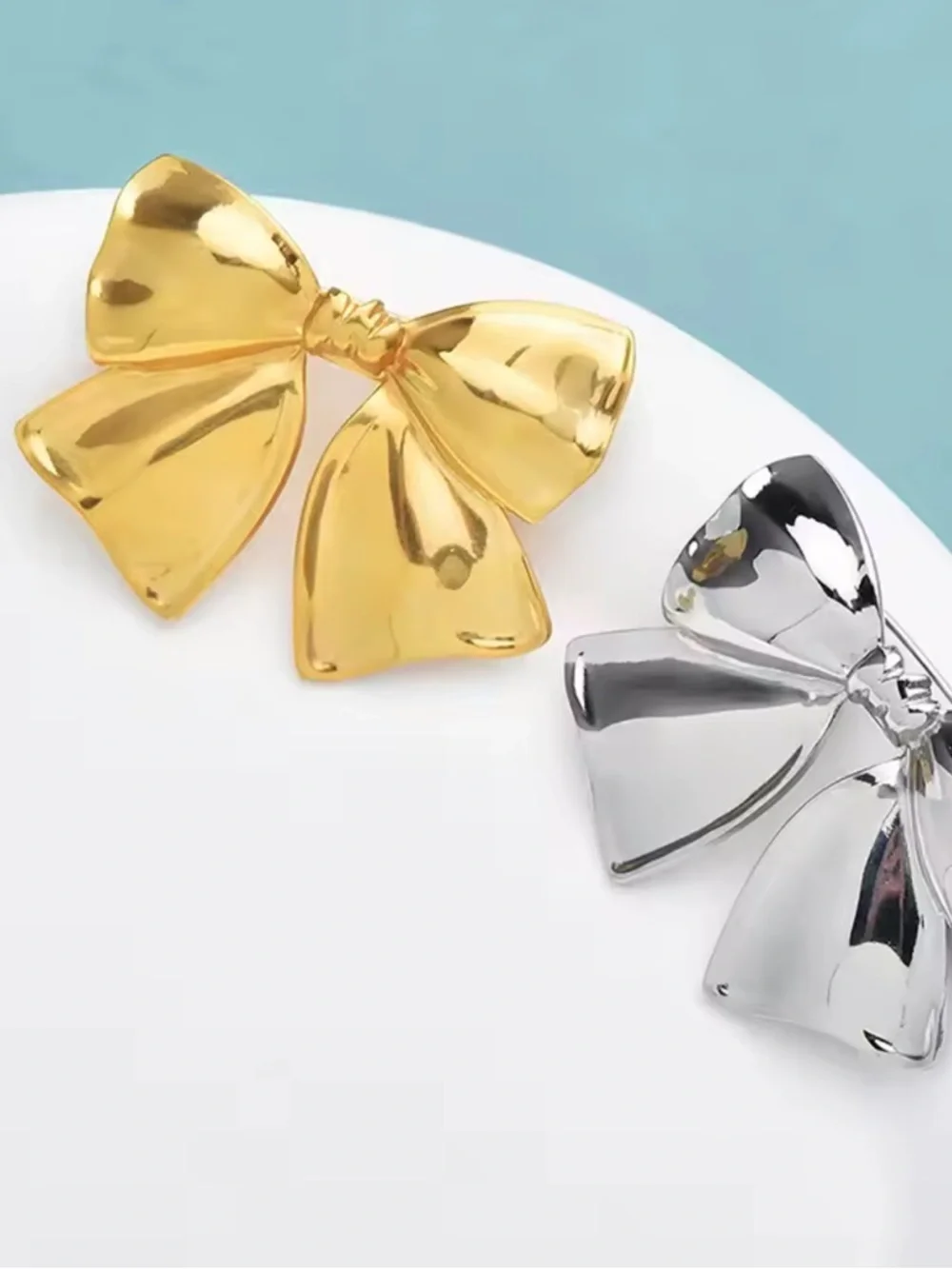 Chic Gold Bow Brooch – Classic Ribbon Style Pin